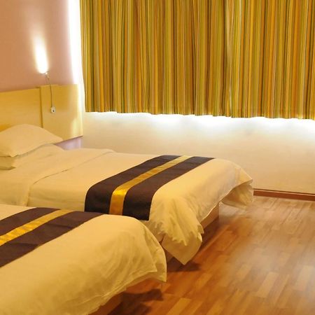 Yuanman Hotel Huizhou Yongwang Plaza מראה חיצוני תמונה