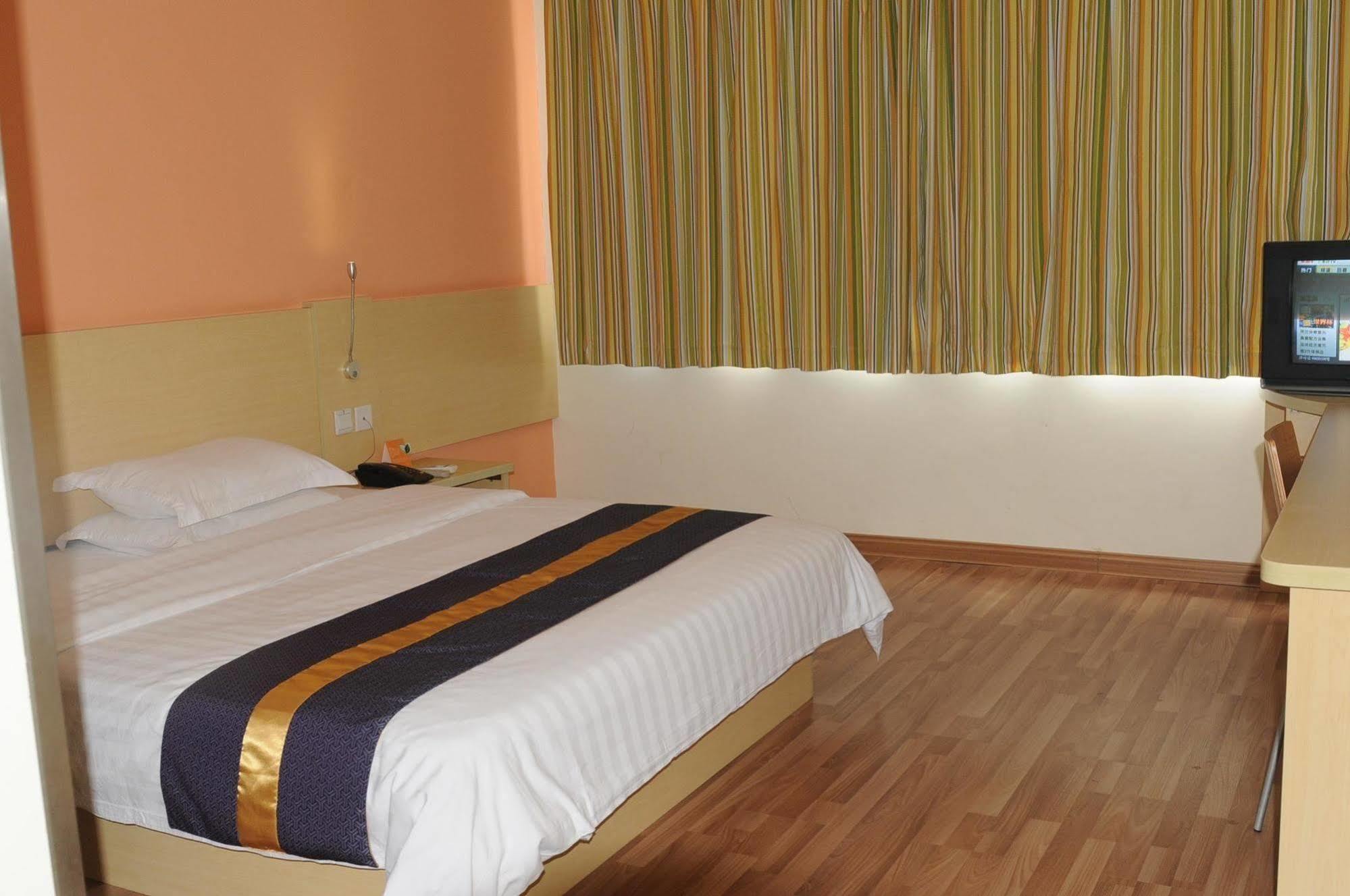 Yuanman Hotel Huizhou Yongwang Plaza מראה חיצוני תמונה