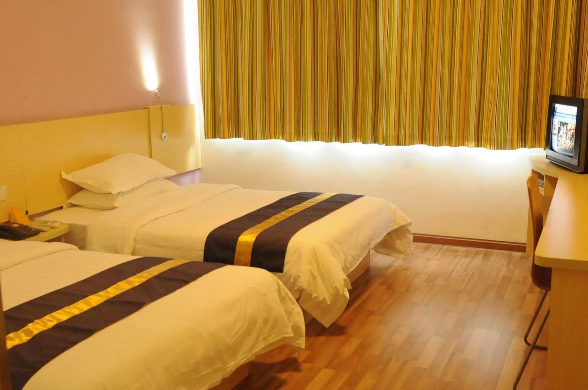 Yuanman Hotel Huizhou Yongwang Plaza מראה חיצוני תמונה